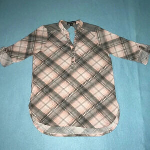 𝅺ALMOST FAMOUS plaid top lace keyhole back detail high low long sleeves size L